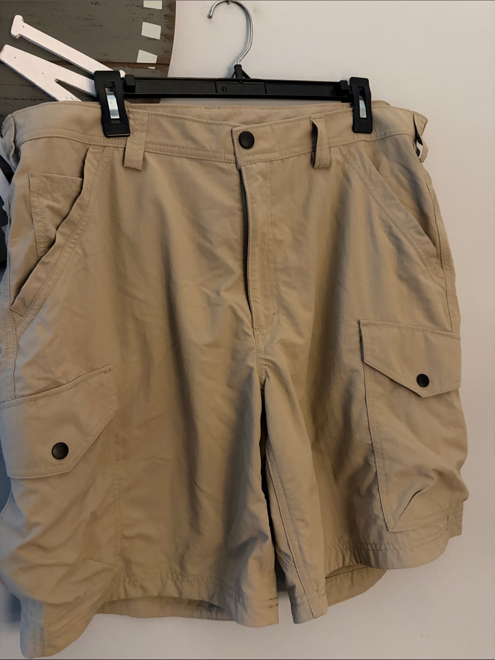 Duluth Trading Co Tan Cargo Shorts with Snap Pockets